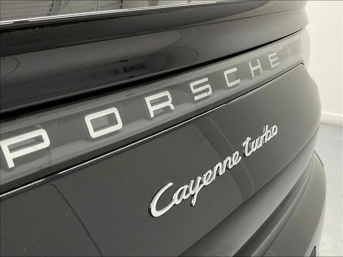 Used 2020 Porsche Cayenne Turbo AWD/4WD image 32