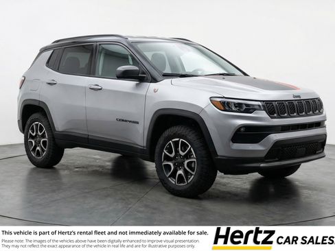 Used 2025 Jeep Compass Trailhawk AWD/4WD image 1