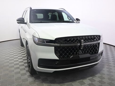 New 2026 Lincoln Navigator Reserve w/ Jet Appearance Package AWD/4WD image 9