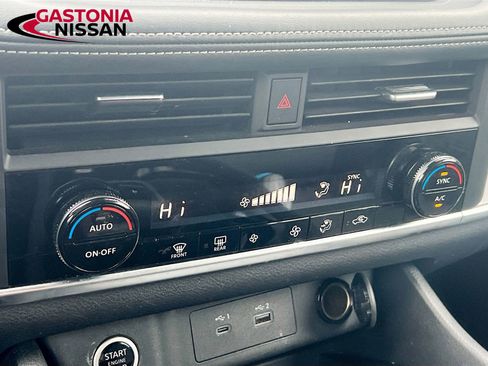 Used 2023 Nissan Rogue SV image 19