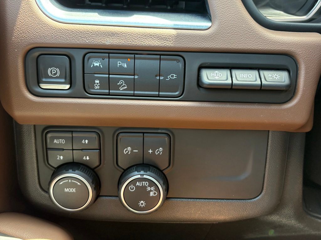 Used 2021 Chevrolet Tahoe High Country AWD/4WD image 14
