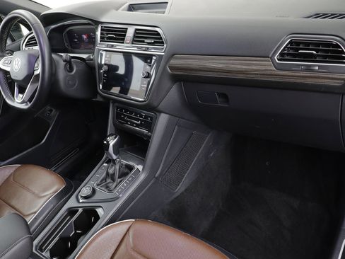 Used 2023 Volkswagen Tiguan SEL R-Line image 21