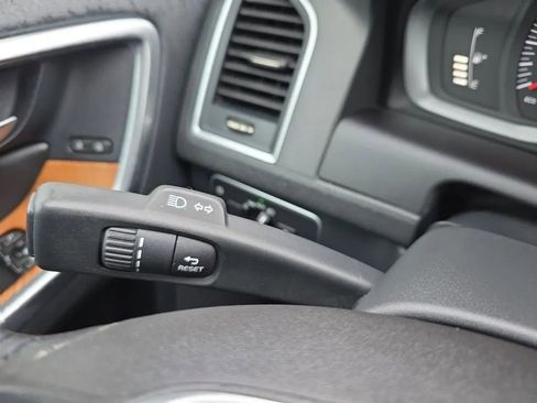 Used 2017 Volvo XC60 T5 Inscription image 22