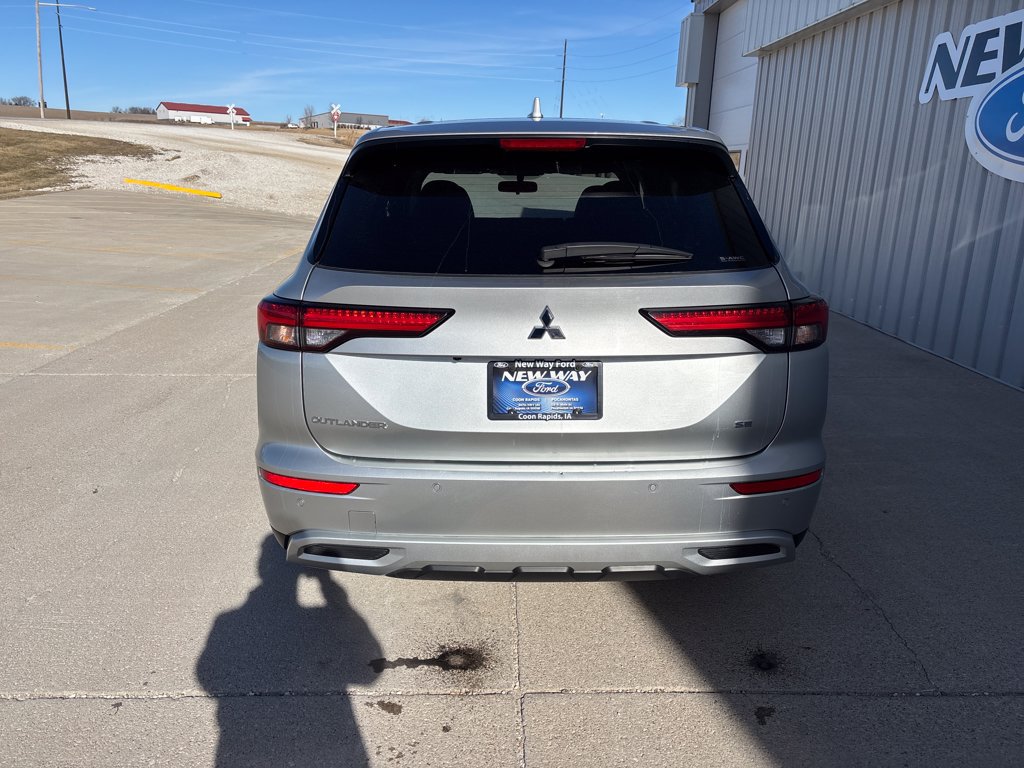 Used 2024 Mitsubishi Outlander SE Black Edition AWD/4WD image 6