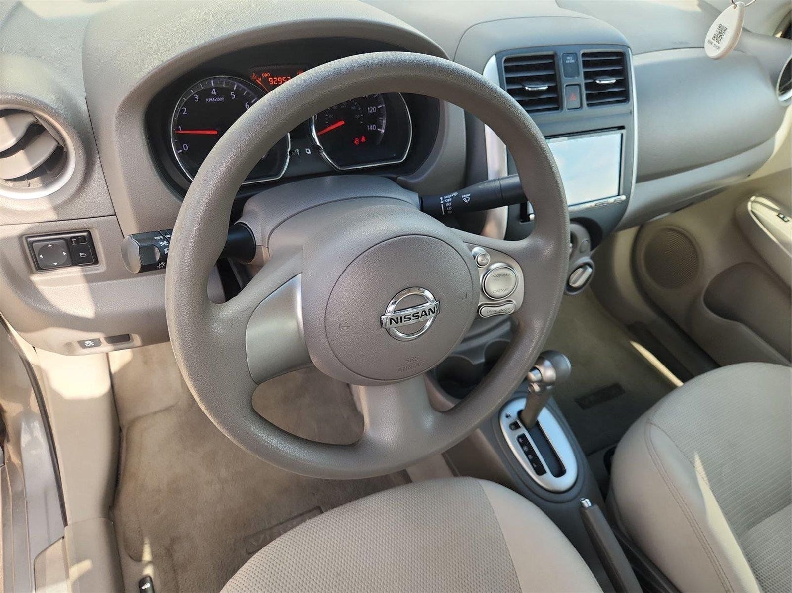Used 2014 Nissan Versa SV FWD image 14