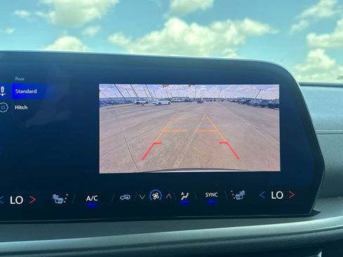 Used 2025 Chevrolet Traverse LT AWD/4WD image 48