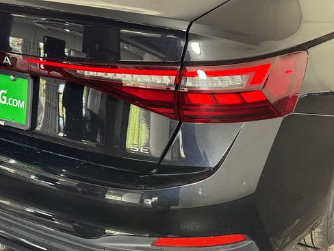 Used 2025 Volkswagen Jetta SE FWD image 34