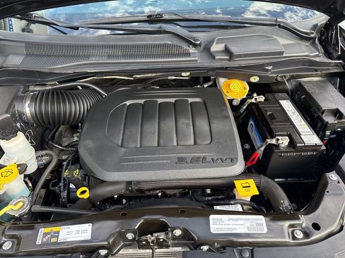 Used 2019 Dodge Grand Caravan SE w/ UConnect Hands-Free Group image 21