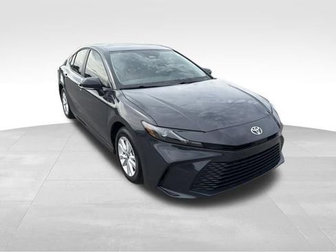 Used 2025 Toyota Camry LE FWD image 7
