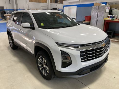 Used 2026 Chevrolet Equinox LT FWD image 1