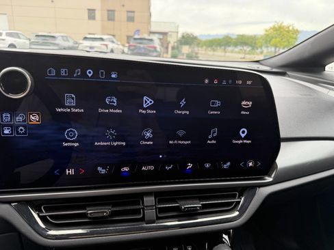 Used 2025 Chevrolet Equinox EV RS AWD/4WD image 32