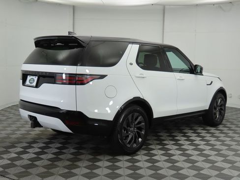 Used 2024 Land Rover Discovery Dynamic SE image 5