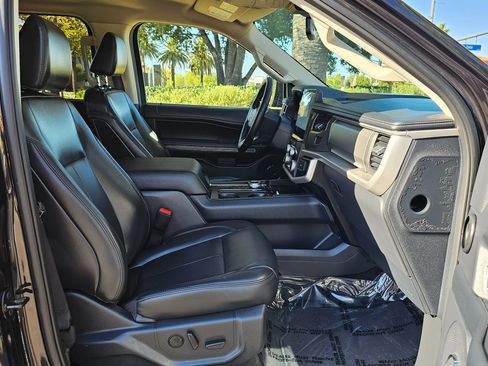 Used 2024 Ford Expedition XLT image 31