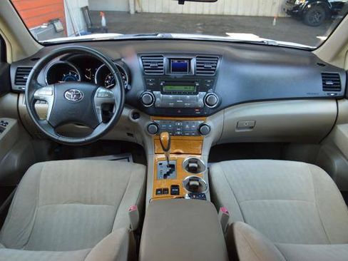 Used 2010 Toyota Highlander 4WD Hybrid w/ Extra Value Pkg 2 image 16