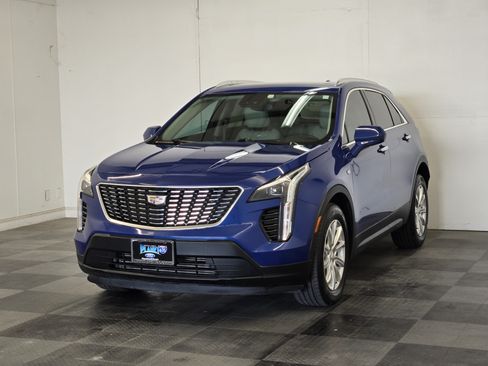 Used 2023 Cadillac XT4 Luxury w/ Cold Weather Package FWD image 4