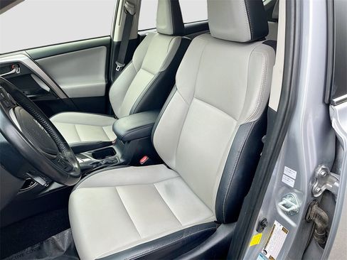 Used 2018 Toyota RAV4 Limited image 21