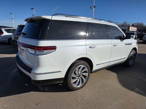 Used 2023 Lincoln Navigator Reserve image 4