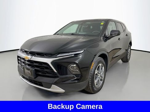 Used 2023 Chevrolet Blazer LT image 3