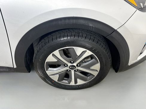 Used 2020 Kia Niro EX Premium image 32