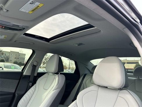 Used 2024 Hyundai Elantra Limited image 20