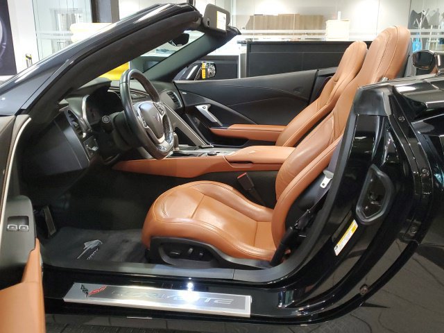 Used 2017 Chevrolet Corvette Stingray Convertible RWD image 11