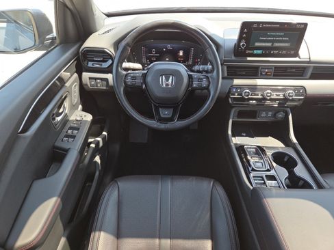 Used 2025 Honda Pilot Black Edition image 28