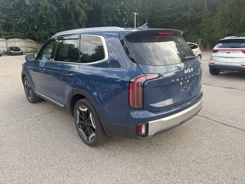 Certified 2023 Kia Telluride EX w/ EX Captain's Chair Package AWD/4WD image 3