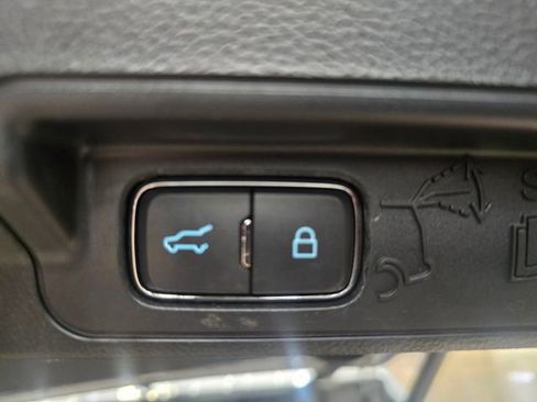 Used 2023 Ford Explorer XLT w/ Equipment Group 202A AWD/4WD image 24