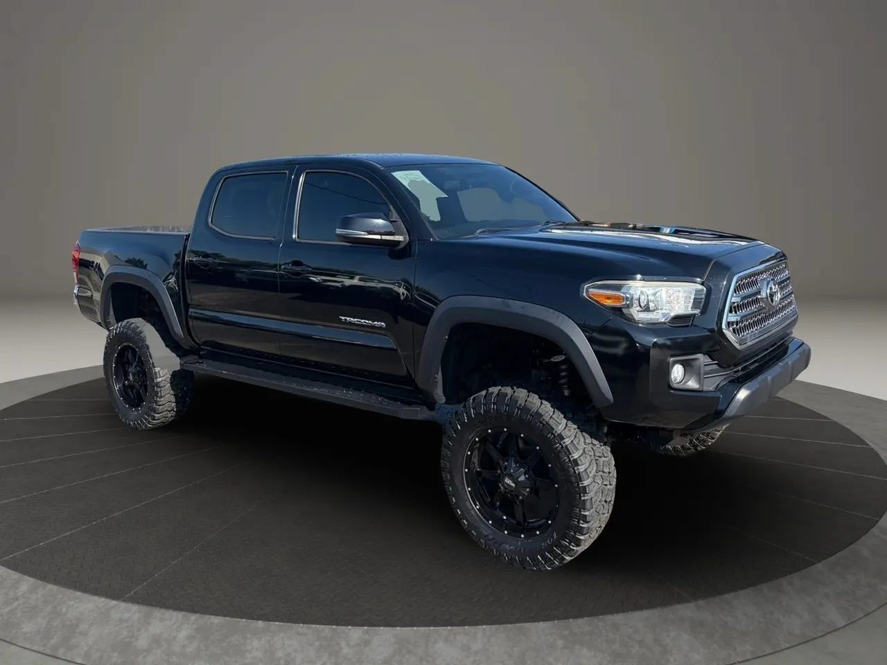 Used 2017 Toyota Tacoma TRD Off-Road w/ Tow Package (A/T) AWD/4WD image 7