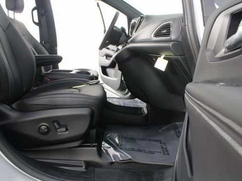 New 2026 Chrysler Pacifica Select image 24