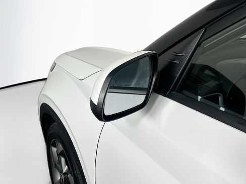 Used 2025 Hyundai Venue SEL image 16