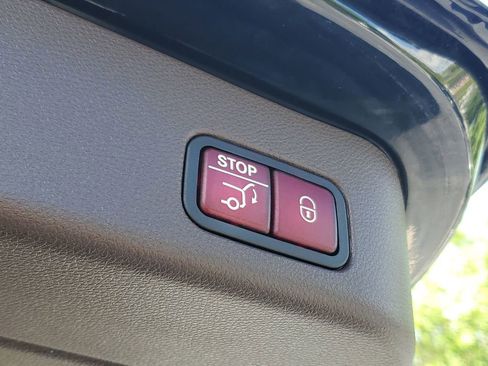 Used 2017 Mercedes-Benz GLE 350 w/ Premium 2 Package image 10