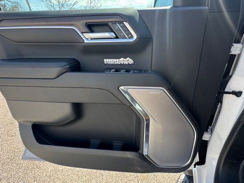 Used 2024 Chevrolet Silverado 1500 High Country w/ High Country Premium Package AWD/4WD image 20