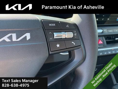 New 2025 Kia K4 LXS image 12