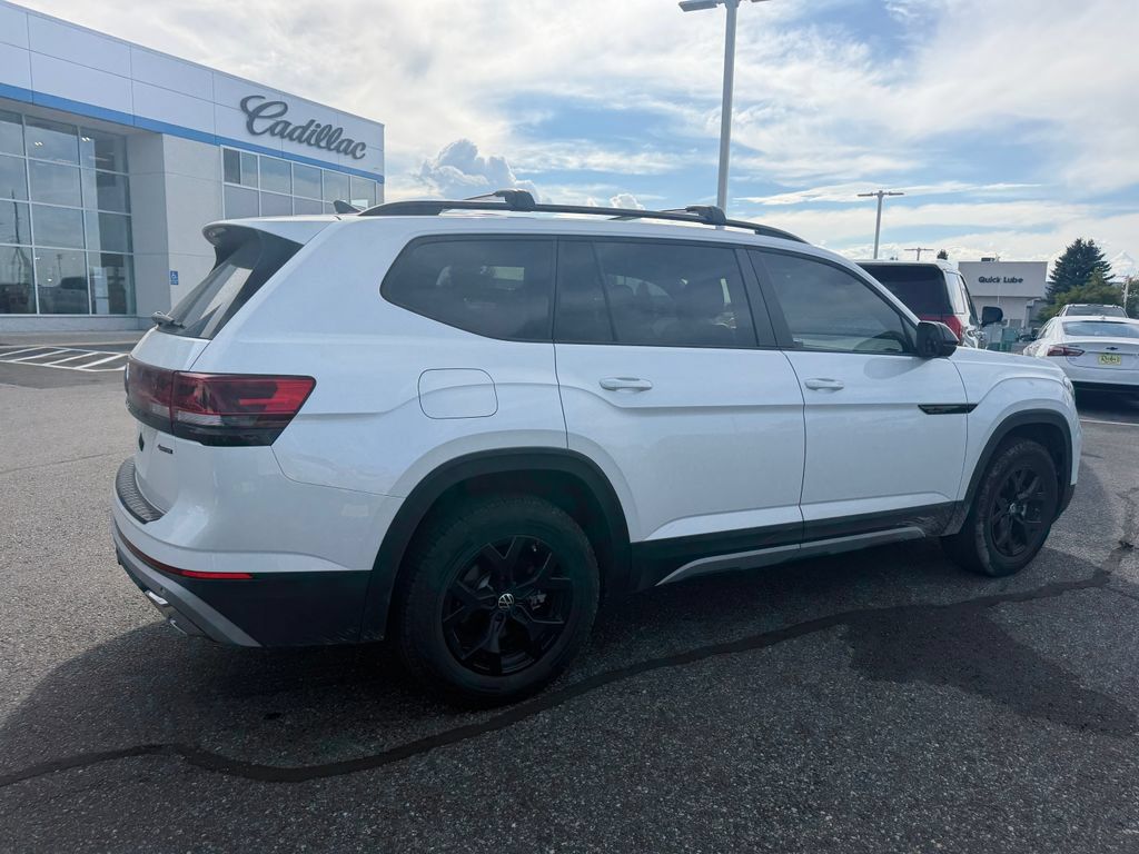 Used 2024 Volkswagen Atlas Peak Edition SEL AWD/4WD image 2