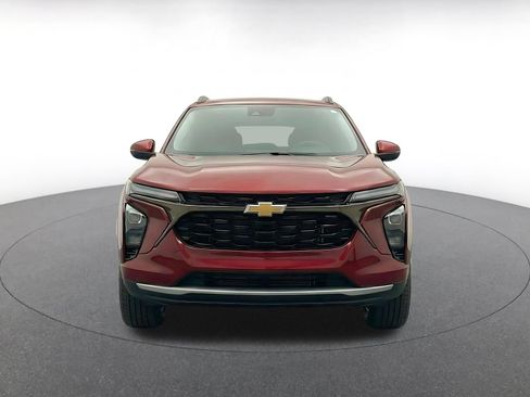 Used 2025 Chevrolet Trax LT w/ LT Convenience Package FWD image 2