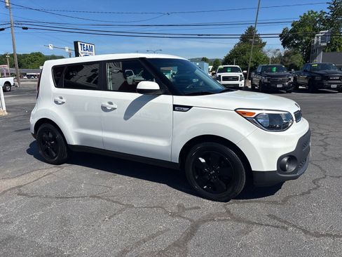 Used 2017 Kia Soul FWD image 1