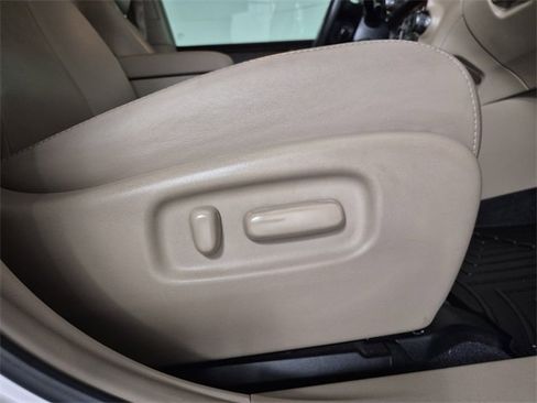 Used 2012 Toyota Highlander Limited image 43