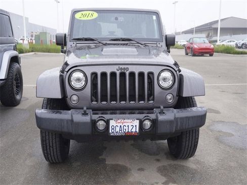 Used 2018 Jeep Wrangler Unlimited Sahara image 4