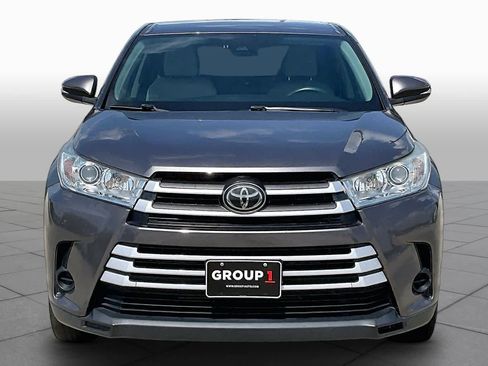 Used 2018 Toyota Highlander LE FWD image 4