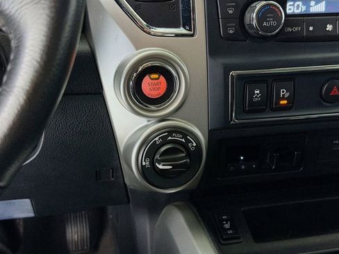Used 2021 Nissan Titan SV w/ SV Convenience Package image 32