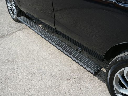 Used 2025 Lincoln Navigator Reserve AWD/4WD image 9