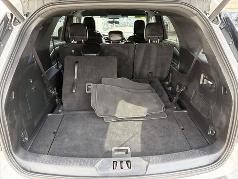 Used 2020 Ford Explorer XLT w/ Equipment Group 202A RWD image 24