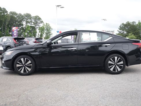 Used 2022 Nissan Altima 2.5 SV FWD image 2