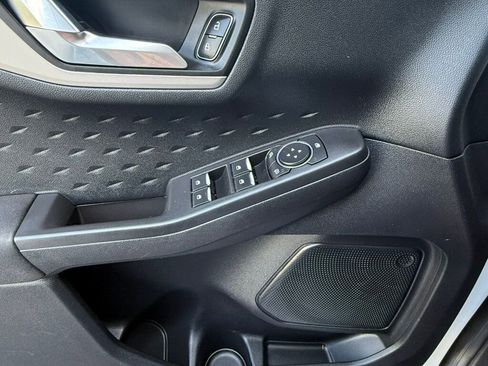 Used 2020 Ford Escape SE image 21