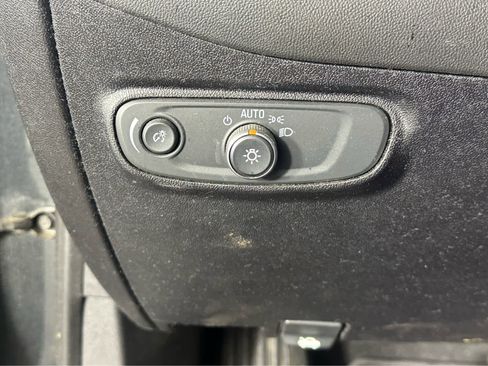 Used 2019 Chevrolet Equinox LT w/ Sun & Navigation Package image 16