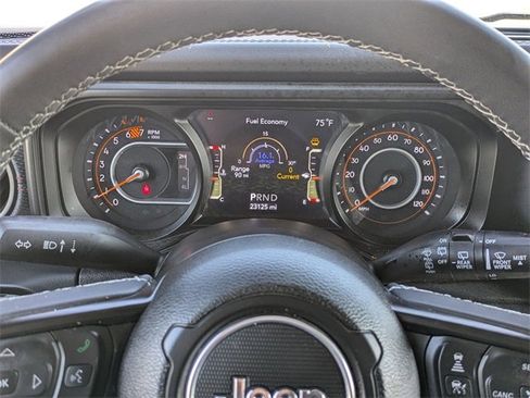 Used 2025 Jeep Wrangler Unlimited Rubicon image 17