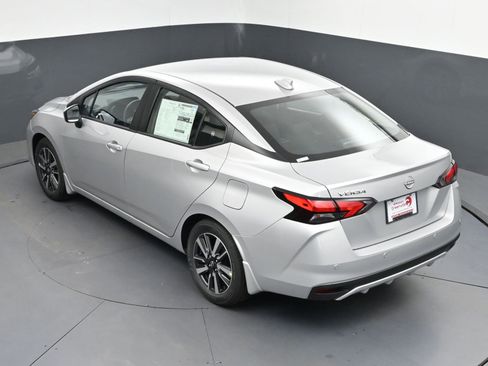 New 2025 Nissan Versa SV w/ Trunk Package FWD image 33