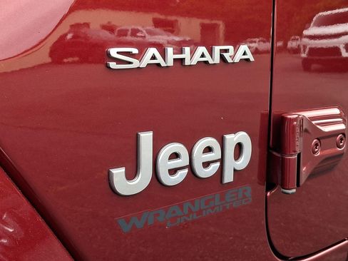 Used 2021 Jeep Wrangler Unlimited Sahara AWD/4WD image 31