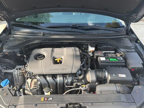 Used 2019 Hyundai Elantra Value Edition FWD image 9